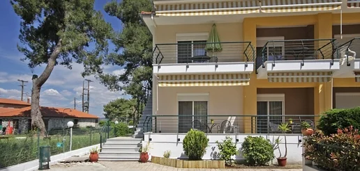 Mr & Mrs Green, Neos Marmaras, Sithonia
