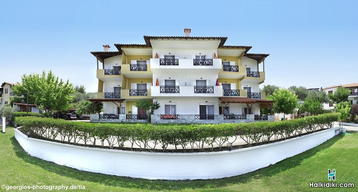 House Dimitra, Exteriors