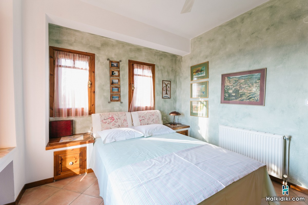 Efi's Home, 1st Floor