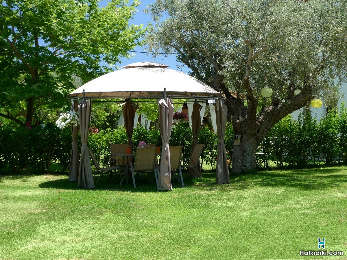 Elea Garden, Exteriors