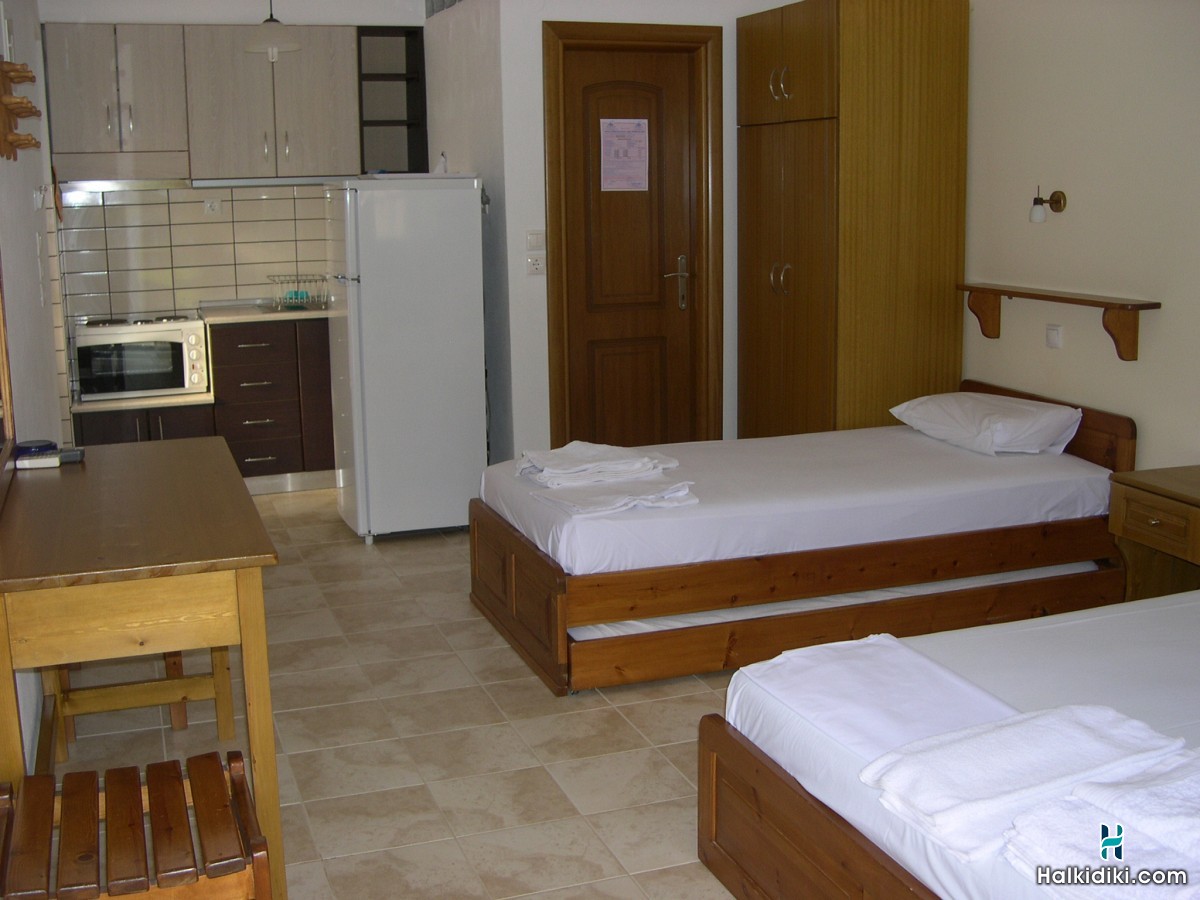 House Maria Manolaki, Ground Floor Studios (Dimitris)