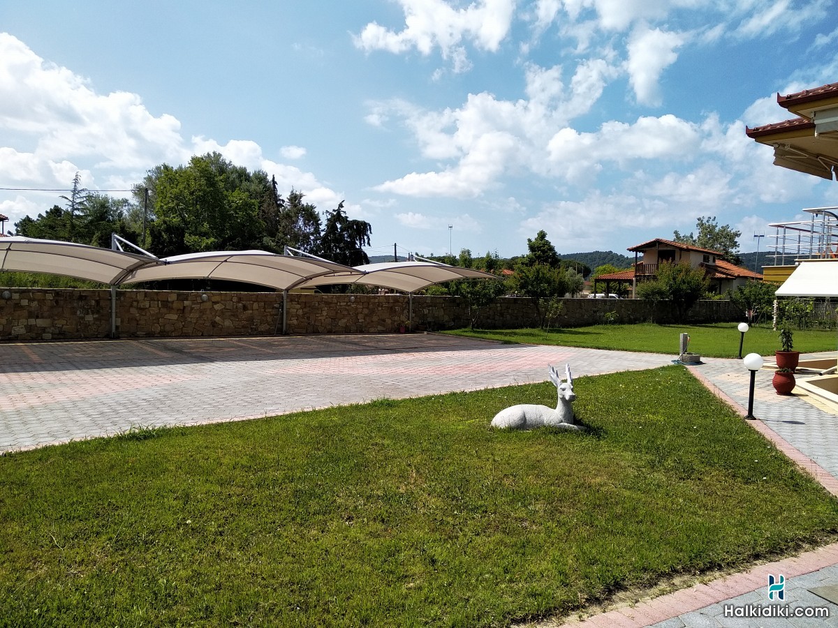 Meltemi Livrohio, Exteriors