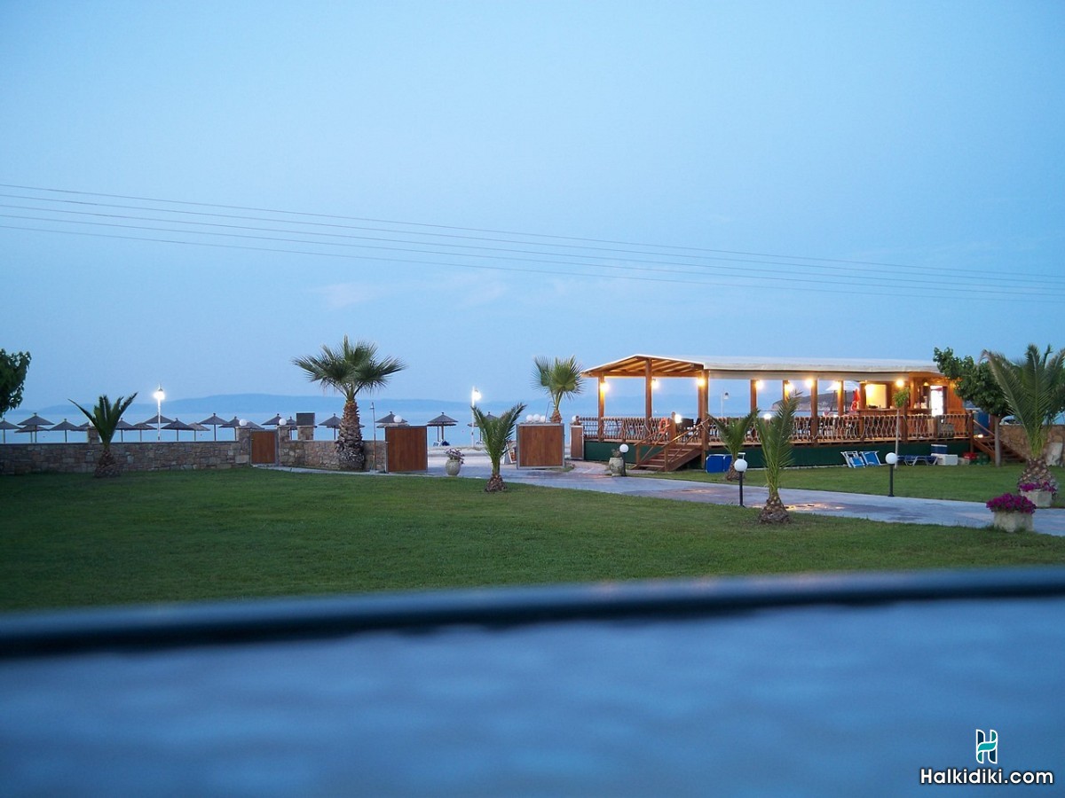 Meltemi Livrohio, Exteriors