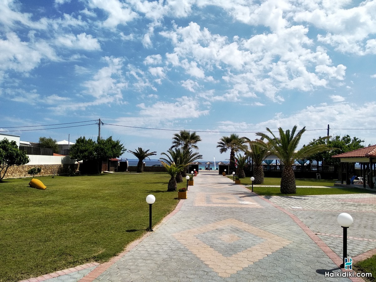 Meltemi Livrohio, Exteriors
