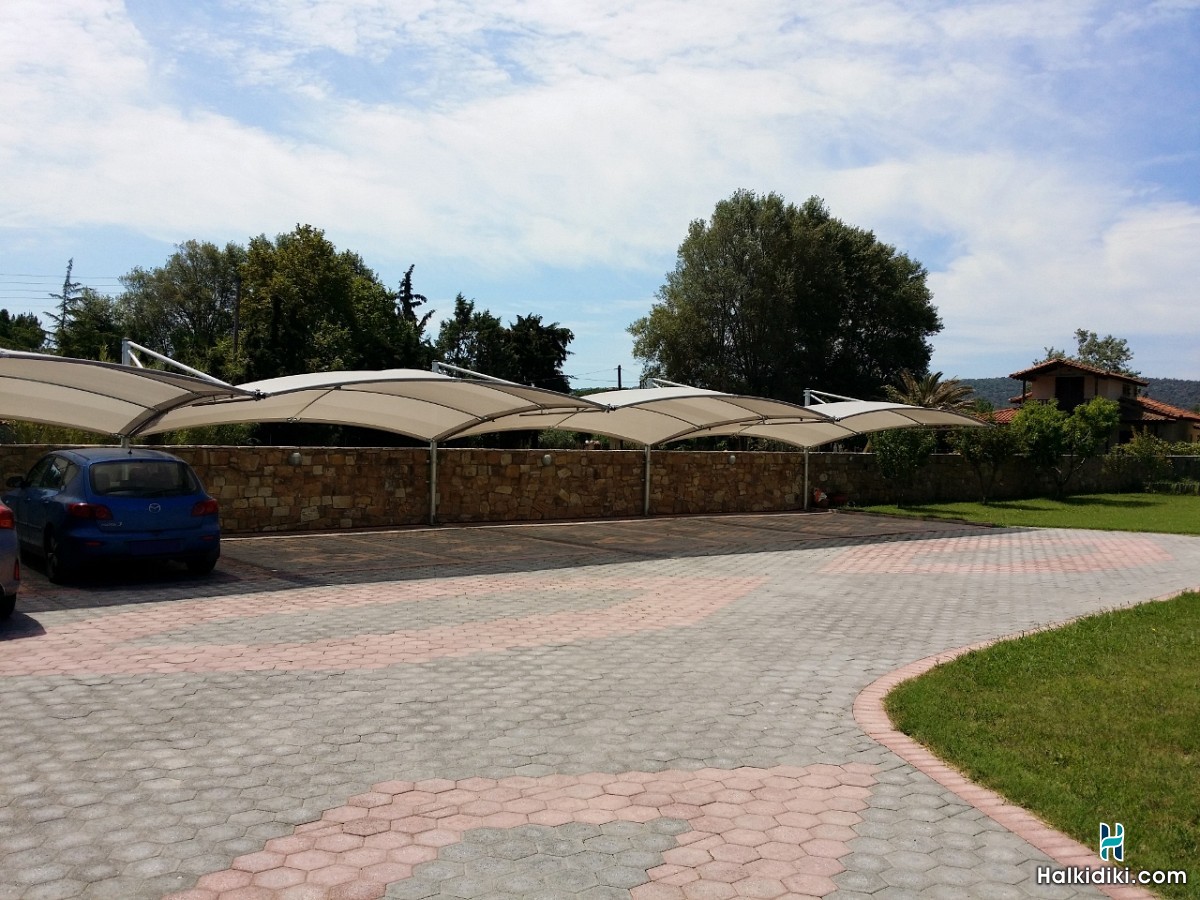 Meltemi Livrohio, Exteriors