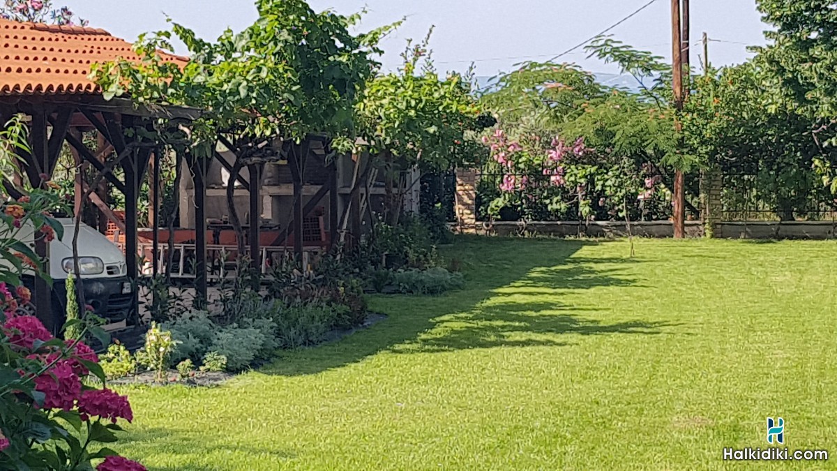 Nikos & Panagiota, Exteriors